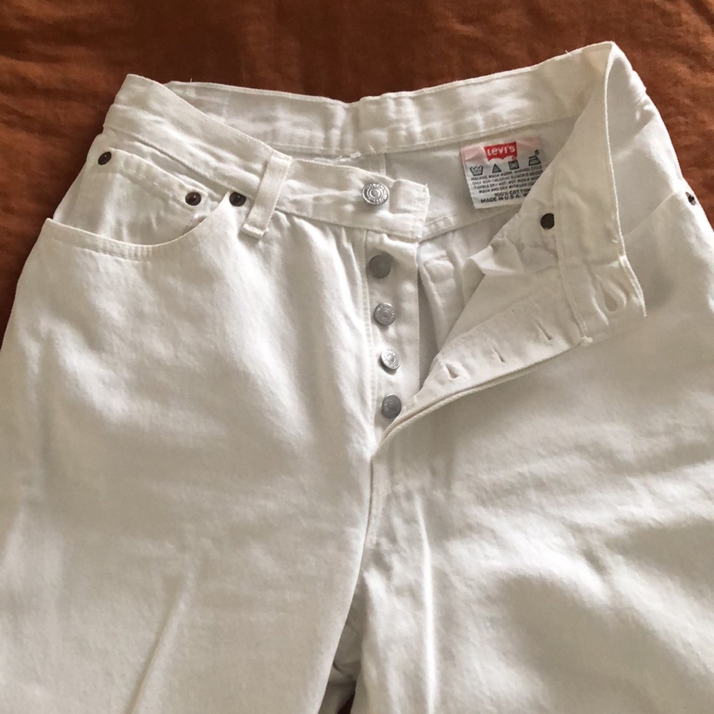 Vintage white Levi’s 501’s with button fly - size 25